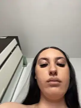 Lucy_doll22 Adlı Modelin Canlı XXX Sohbeti