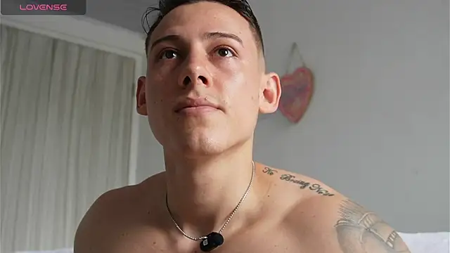 Muscle_King_Cum élő XXX-chatje