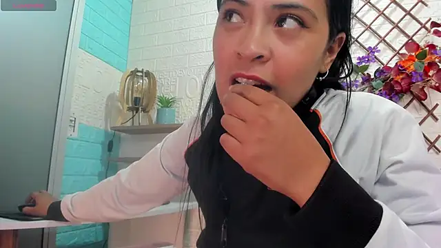 Chatroom XXX en direct de LITTLE-NESSA