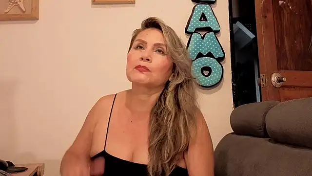 amandabakerx élő XXX-chatje