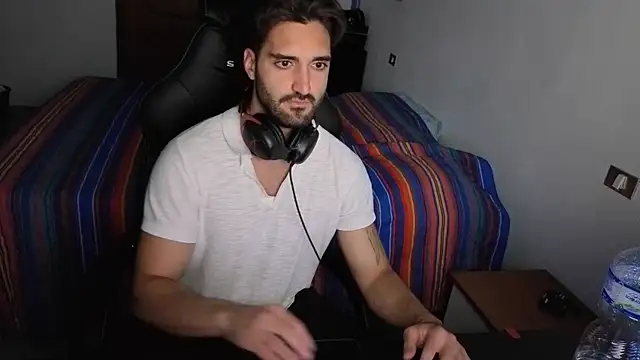 Al3xox02 Show Webcam