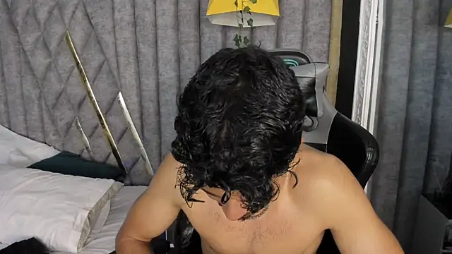 NicolaiKarav 在線直播表演