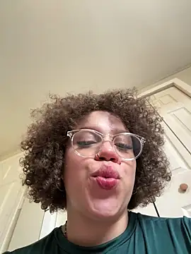 XXX chat uživo modela QueenNuttCollector