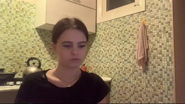 KikiAmino webcam show