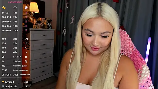 XXX chat uživo modela _Loneve__