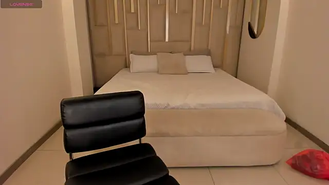 MilaVelvet_ élő XXX-chatje