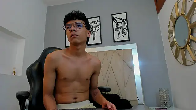 XXX chat uživo modela adams_bobby