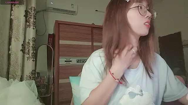 Lili_666 élő XXX-chatje