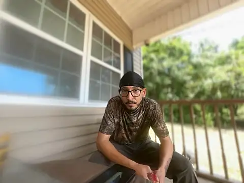 ThrowedWorldWide: διαδικτυακό σόου στην κάμερα