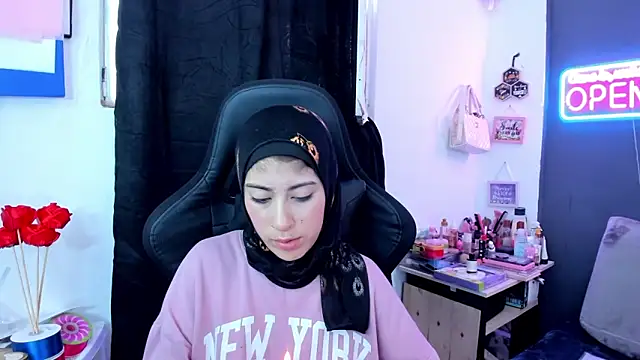 chaymae_nah_'s Live XXX Chat