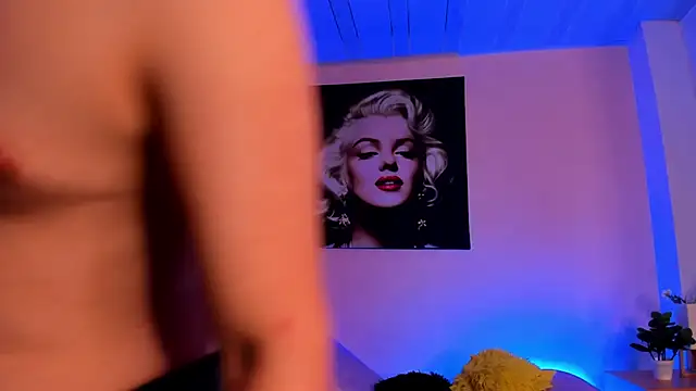 HotThreesoome 即時 XXX 聊天