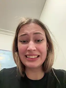 blonde_exe's Webcam Show