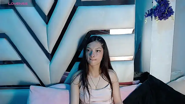 Aurora_18 Chat XXX live