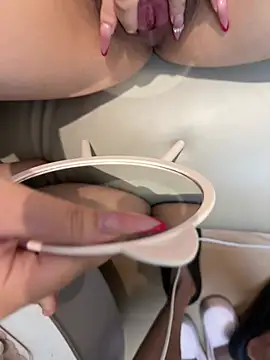 Mayang123k Show in webcam