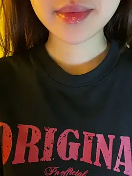 Czat XXX na żywo – Uyennii02