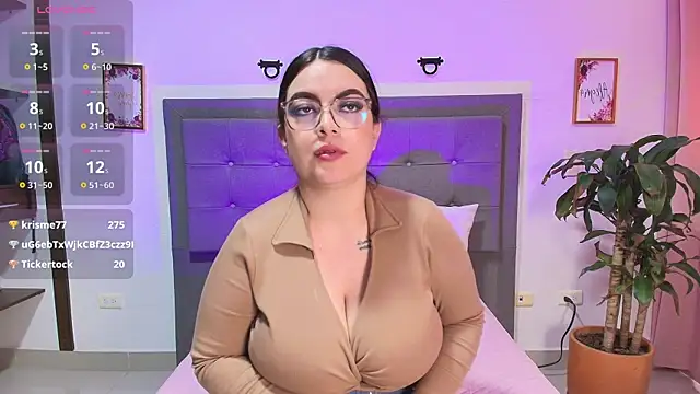 Chat XXX en directo de Kiara_noirr