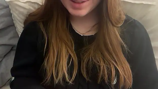 Lucyschickt Pertunjukan Webcam