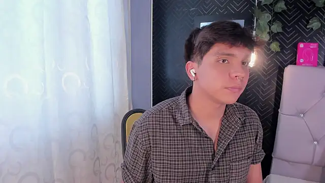 Show modela Thiago_Kozak na web-kameri