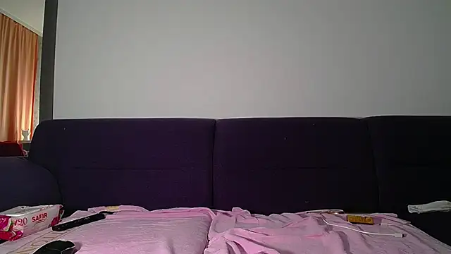Julianna68 Show Webcam