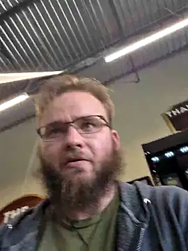 bear8t: διαδικτυακό σόου στην κάμερα