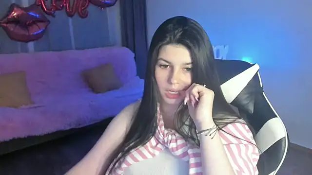 Вебкам-шоу KisaModel