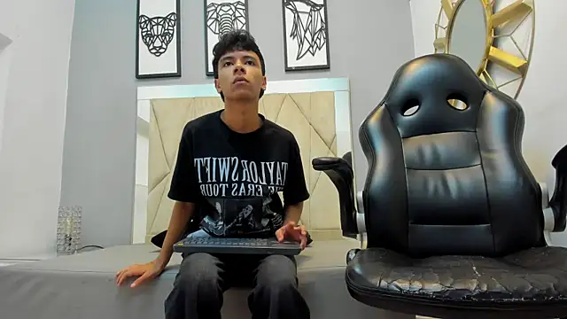 عرض كام adams_bobby