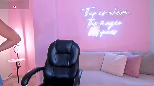 NatalieLewis' Live XXX Chat