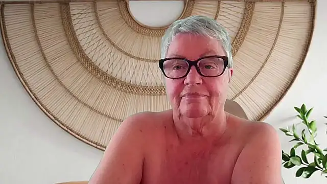 Mystery-Grandmother – Live XXX-chat