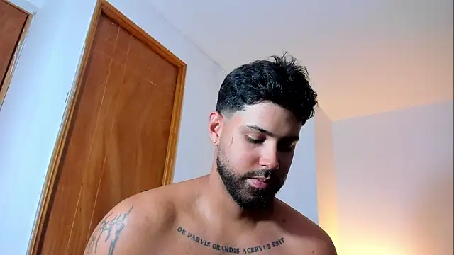 Chat +18 de Justyn_Torres ao vivo