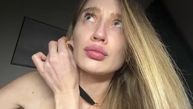 MissEvelynGlow Live XXX-chat