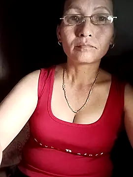 XXX chat uživo modela Cucci07