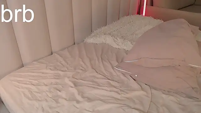 lustessence Adlı Modelin Canlı XXX Sohbeti