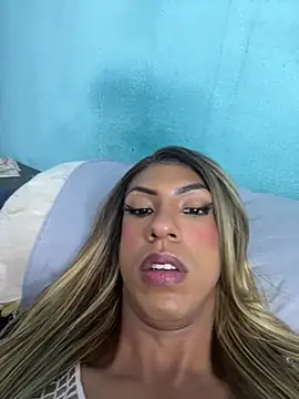 gataloiraa webkamerás műsora