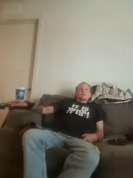 yourMasterisBored Show in webcam