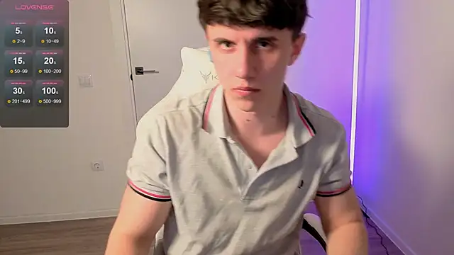 first_mark: διαδικτυακό σόου στην κάμερα