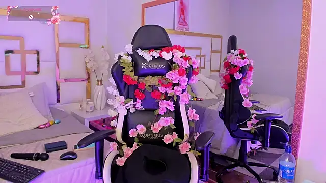 AvaMiia: онлайн-секс-чат