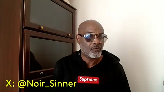 Pokazy przed kamerką – sinnernoir