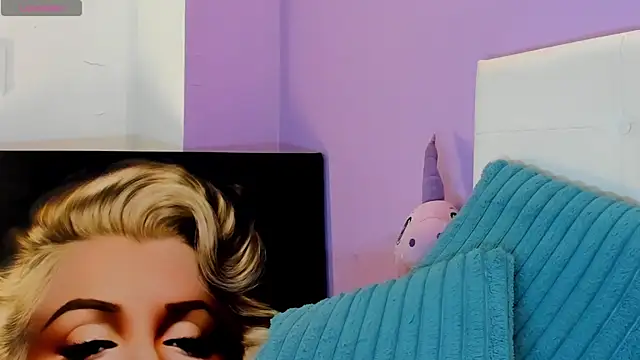 Charlotte11-11 élő XXX-chatje