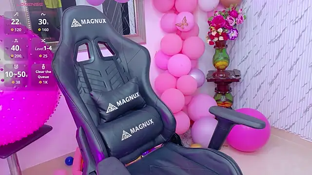 lararoberts_ élő XXX-chatje