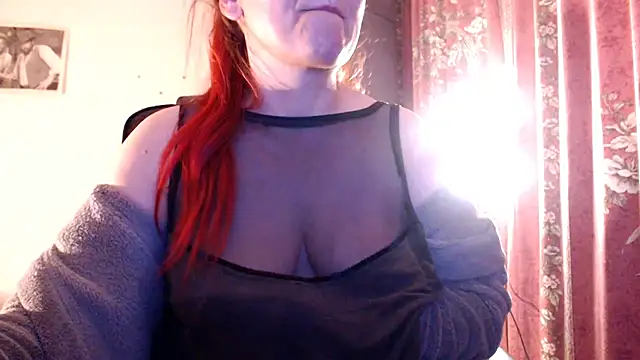 NymphoQueenn élő XXX-chatje