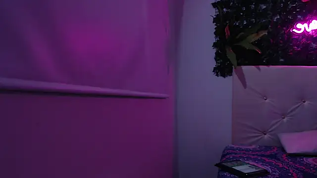 vayolet_sexy_'s Live XXX Chat