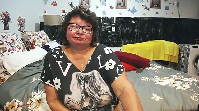 SweetMommaX webcam show