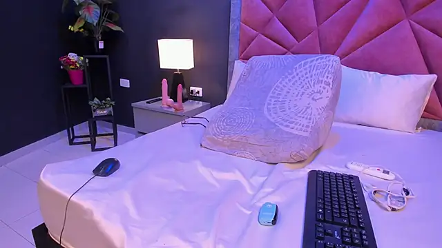 mia_milff 现场XXX聊天