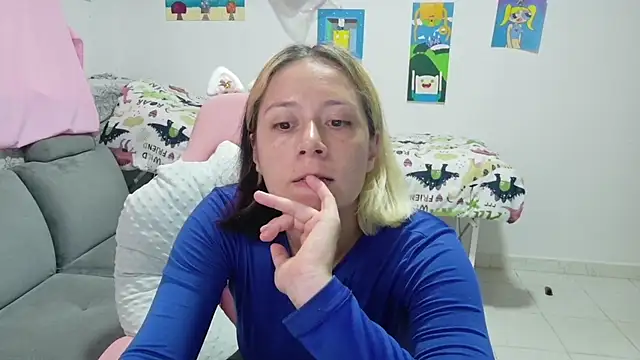 MommyMiaWs élő XXX-chatje