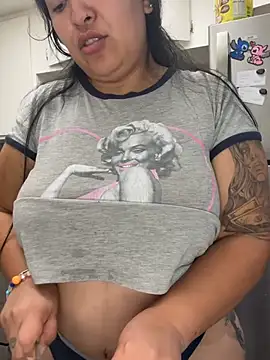 latina_curvy22's Webcam Show