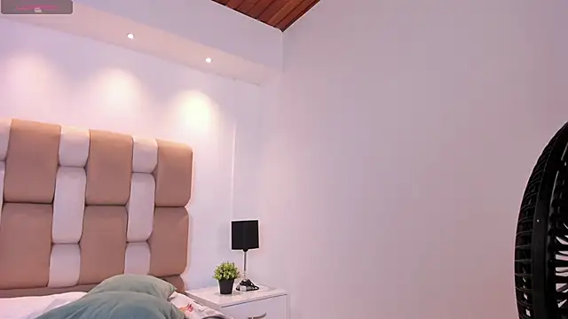 gaialewis' Webcam Show