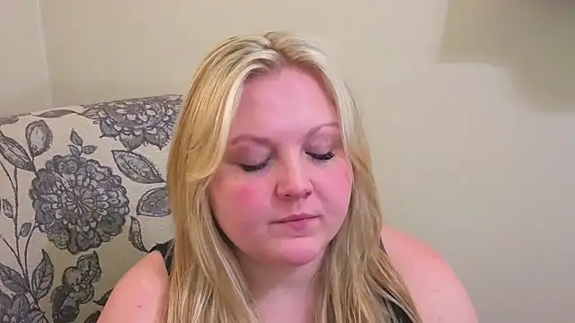 PhatAssBlond's Live XXX Chat