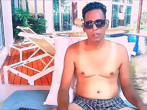 IndianHunk01 – Kamerová šou