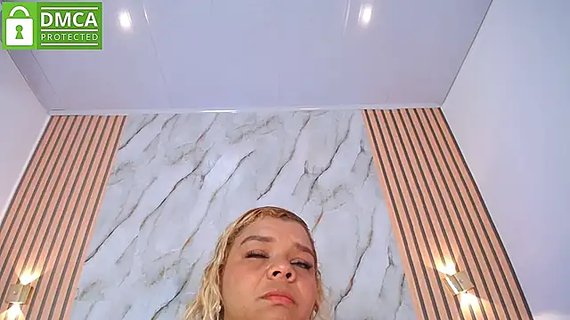 CasieBigtits: вебкам-шоу