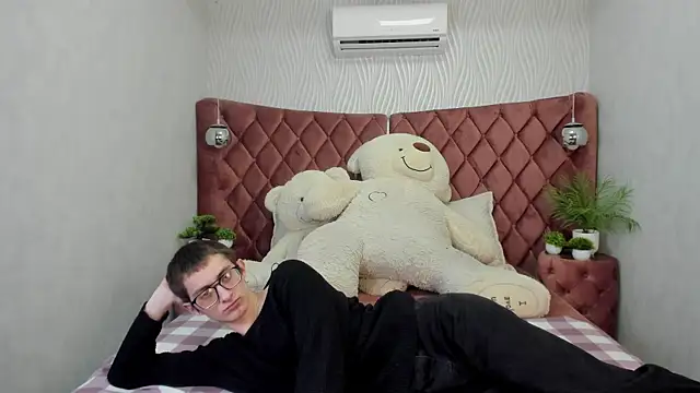 RonBevs Live XXX Chat